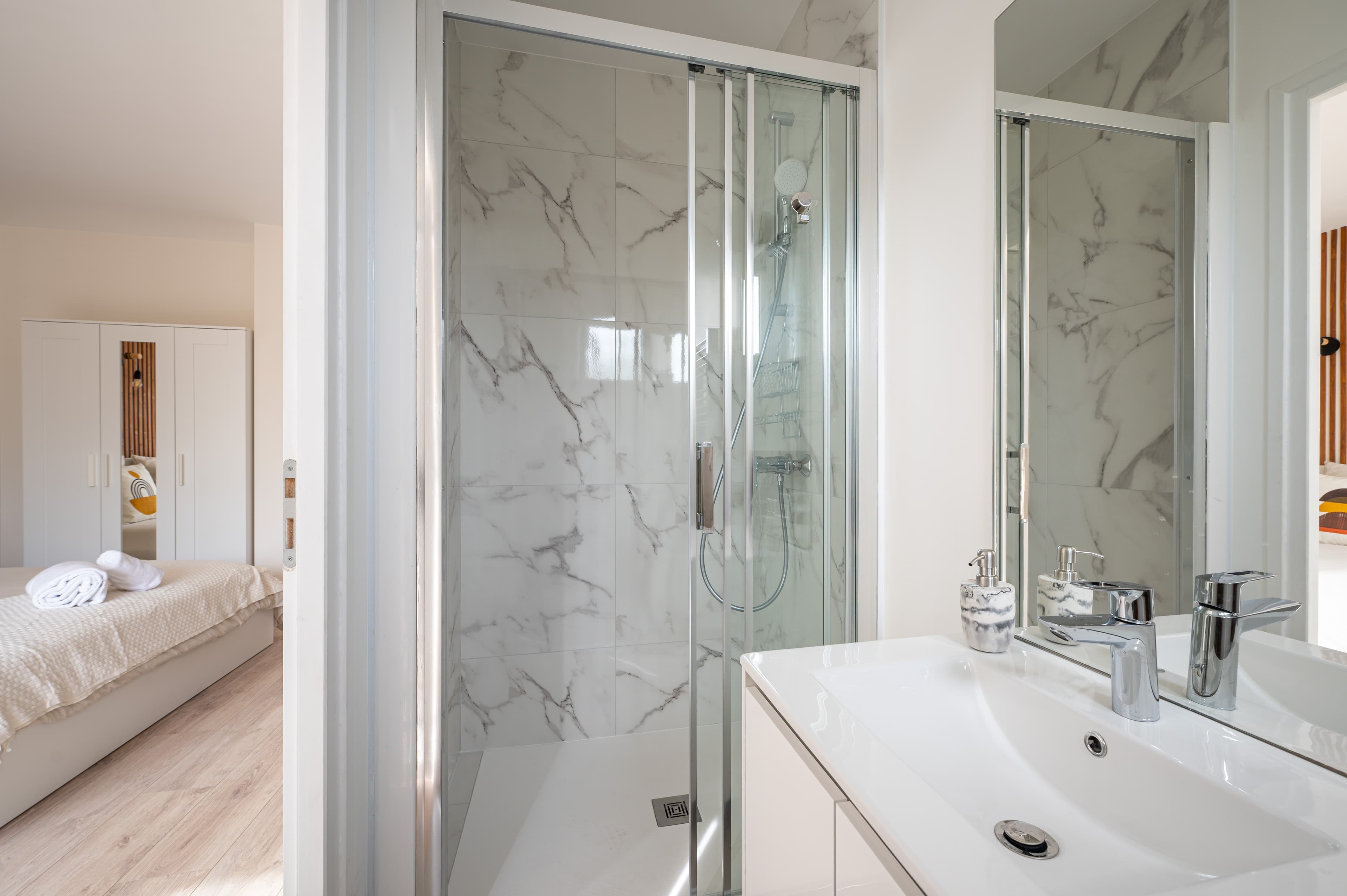 Marketing picture of unit FR-18-006-001-07