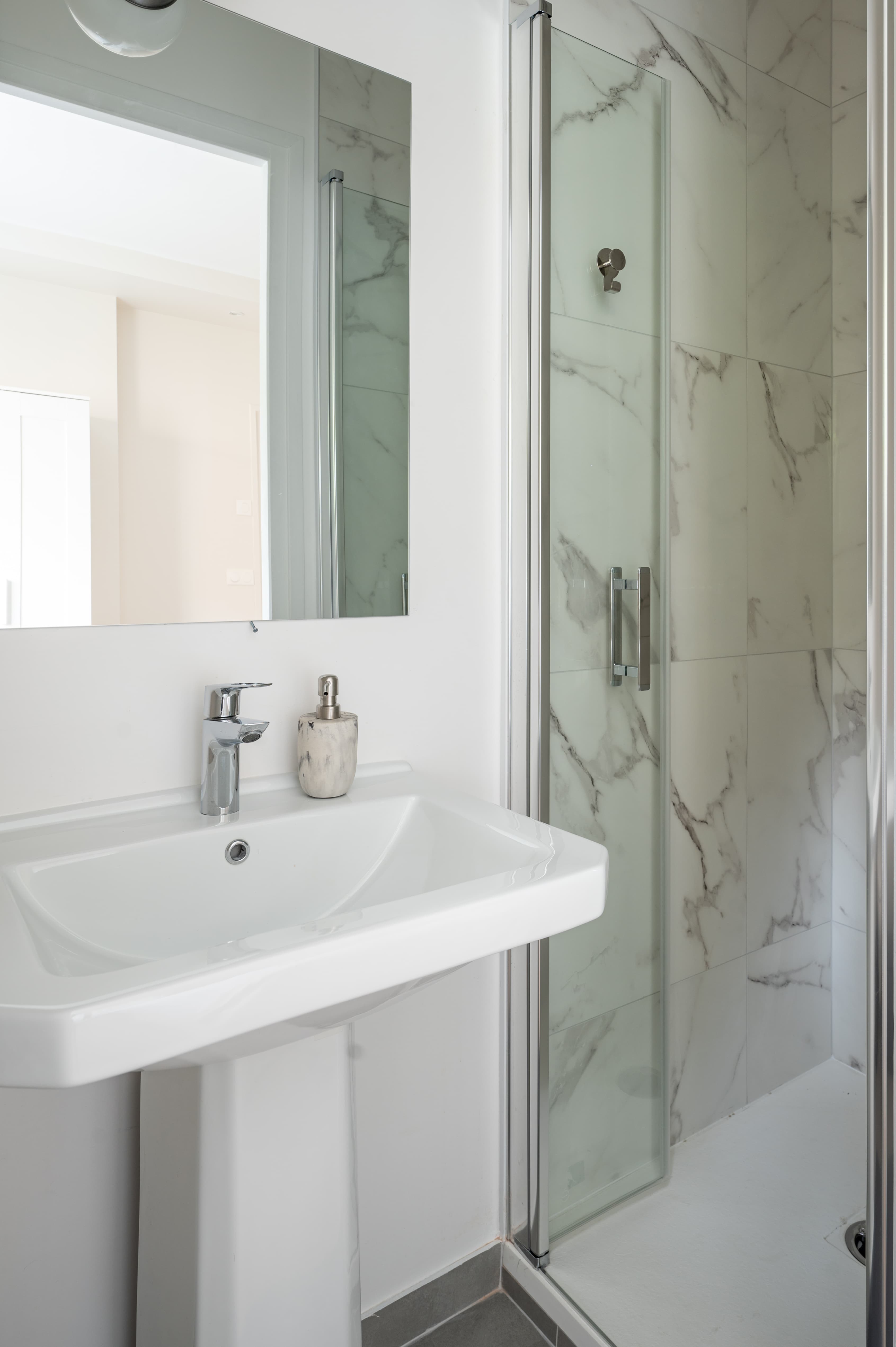 Marketing picture of unit FR-18-006-001-08