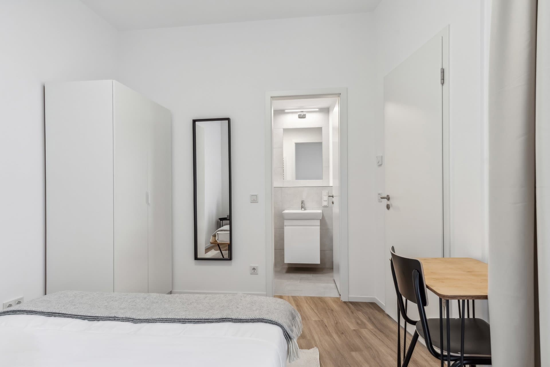 Marketing picture of unit DE-13-001-407-002