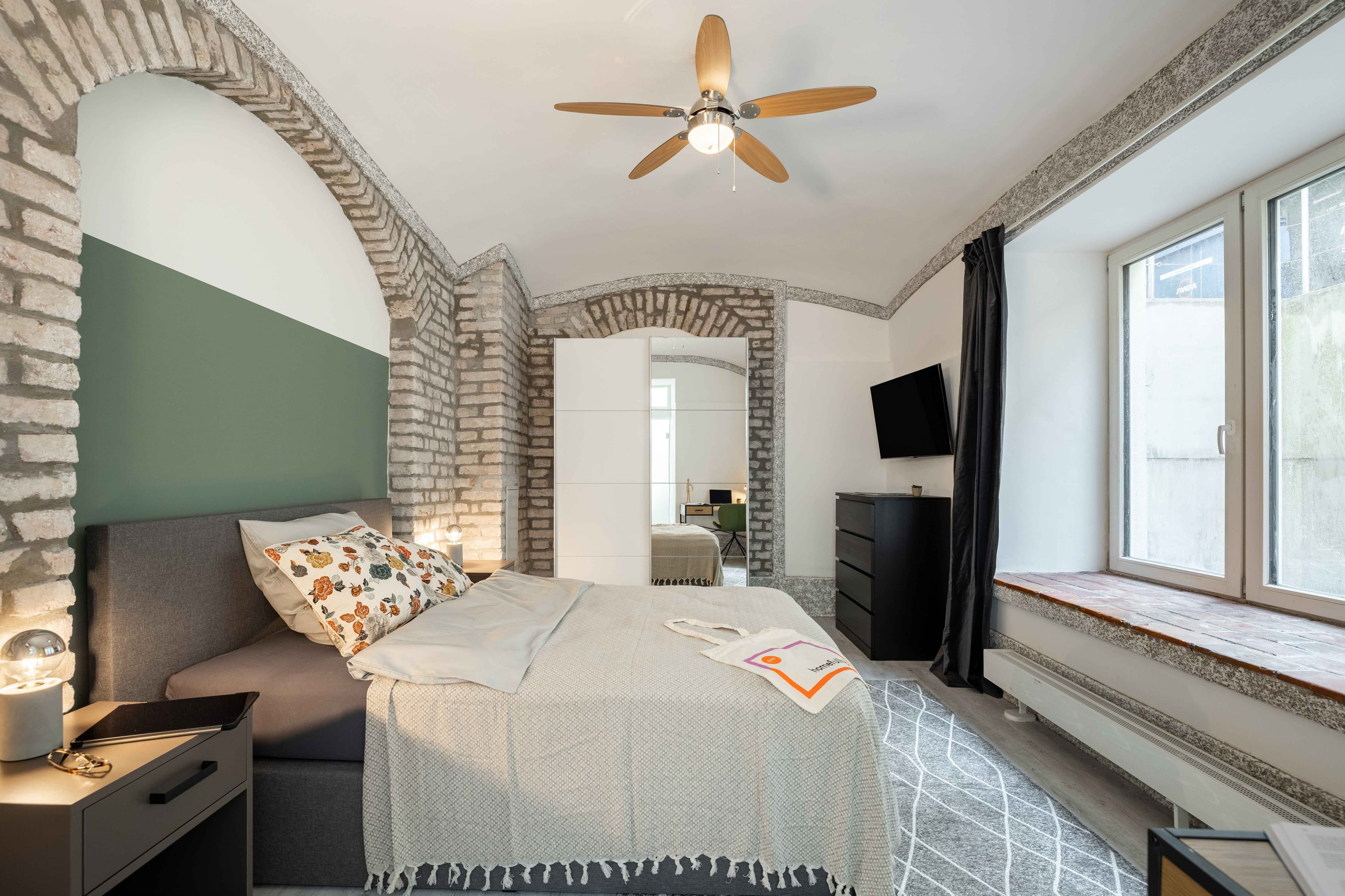 Picture of unit DE-02-004-006-07HF