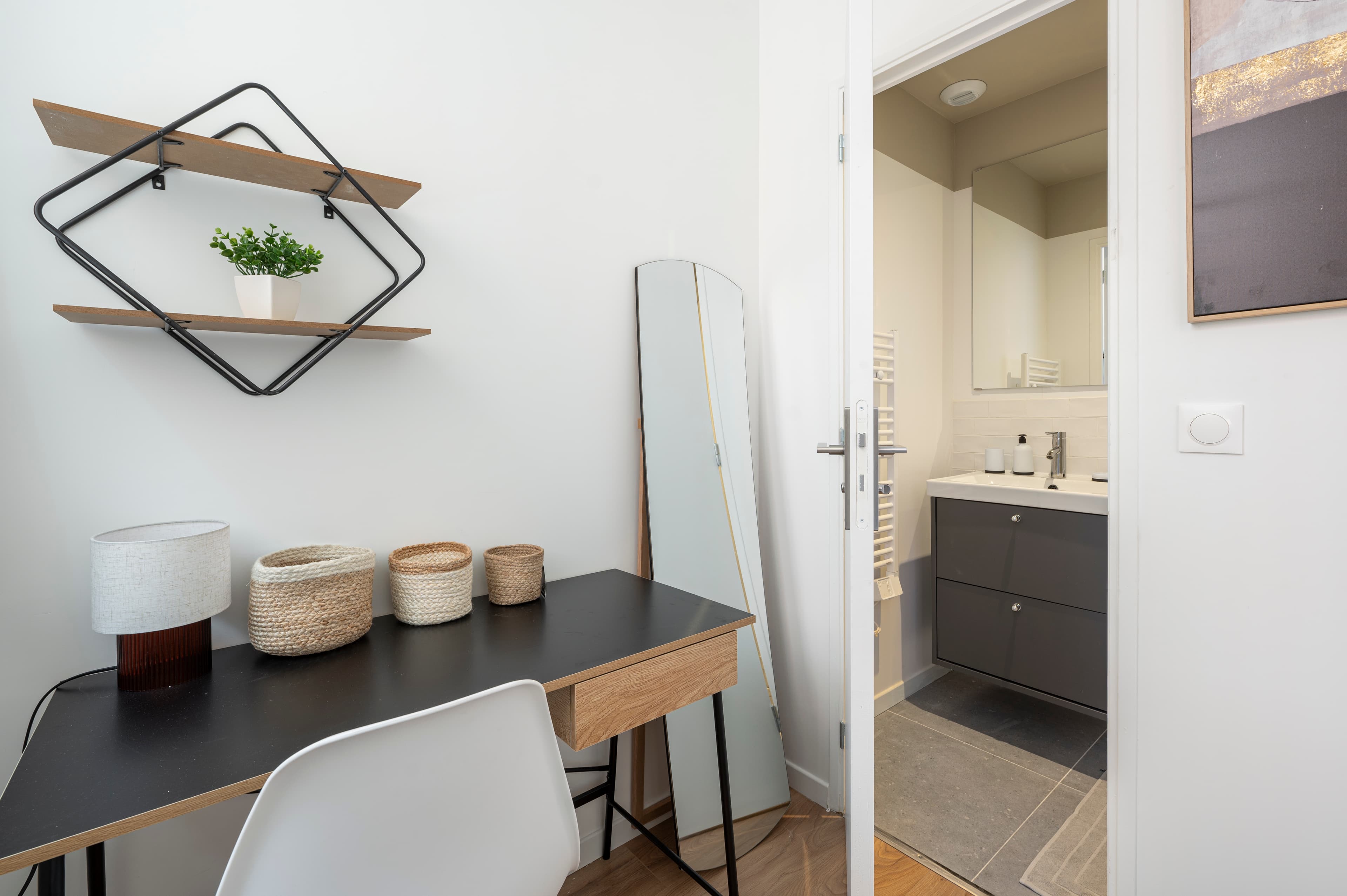 Picture of unit FR-18-011-001-002