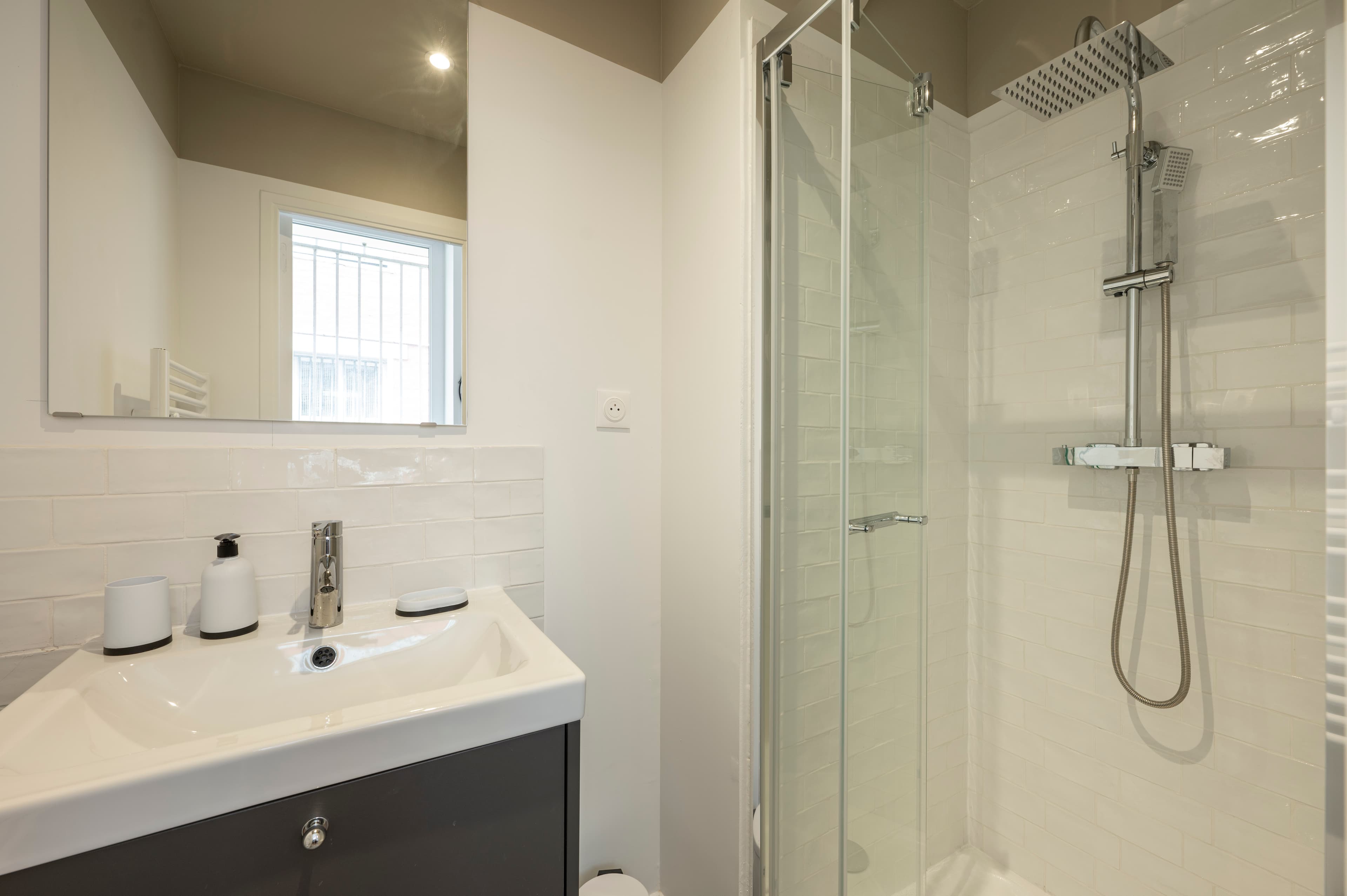 Picture of unit FR-18-011-001-002